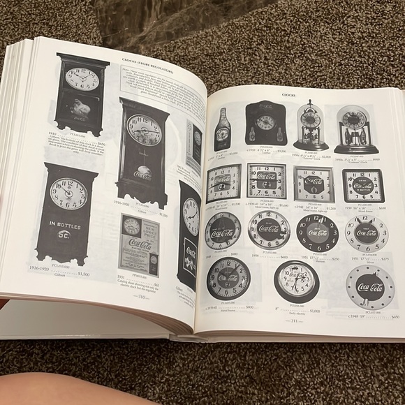 Coca-Cola COLLECTIBLES PRICE GUIDE - Picture 4 of 6